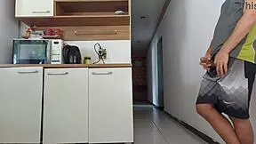 Sexo arriscado enquanto meu marido estava no banho transei com amigo dele quase fomos pego