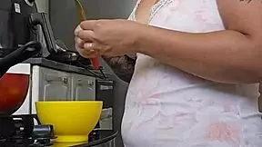 uhh, pregnant chick showing off her big ass... so hot