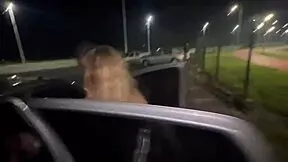 Prlmas taradas por sexo dao a bucetinha para desconhecidos no estacionamento do supermercado geral olhando o que voce faria