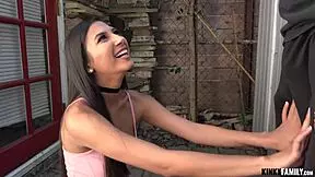 किंकी फैमिली - जियाना डायोर ने सौतेले भाई को क्लोज-अप में चोदा, व्लॉग के लिए