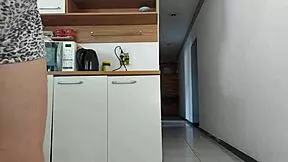 Sexo arriscado enquanto meu marido estava no banho transei com amigo dele quase fomos pego