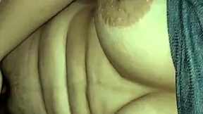 Encuentro A La Vecina Culona Masturbándose Y Me Invita A Pasarla Rico