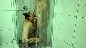 morning blowjob in the shower, gagging with cum in mouth! 😜