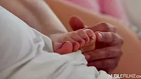 Leo Ahsoka Enjoys Deepthroat and Hardcore Fucking with Her Man