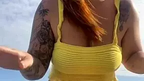 Young teen flashes swollen pussy in splitting bikini on usa beach