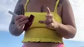 Young teen flashes swollen pussy in splitting bikini on usa beach