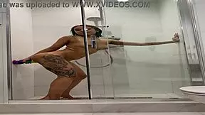 naked roxy showers and masturbates