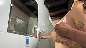 Nielaisen maidon ennen kylpyä mennäkseni töihin