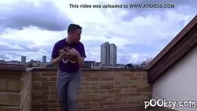 Rousse bien salope en lingerie prete pour de la baise torride amateur