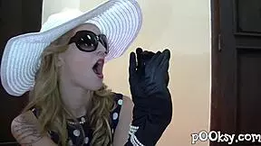 Rousse bien salope en lingerie prete pour de la baise torride amateur