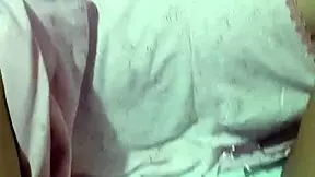 En Bata Me Mete La Verga En La Boquita Se Me Quita El Sueño Y Le Doy Una Buena Mamada Acabo Tan Candente Que Decido Montarlo Y Moverme Mucho Upss Te Corriste Dentro