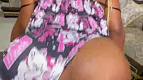 Vecina Cachonda Engaña A Su Marido Con El Vecino