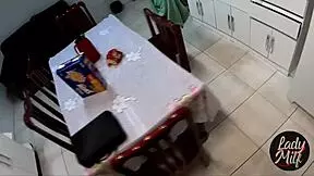 Marido deja mujer con amiga y las pilla cogiendo.