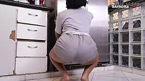 teen sucking delivery guy