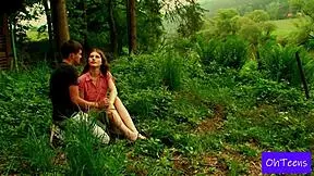 Karolina en Evzen delen zelfgemaakte collegevideo met vrienden in het openbaar