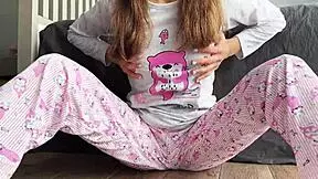 this teen in pajamas fingers her pussy and squirts 💦