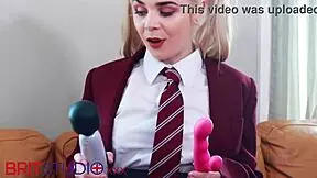 Oh damn! 18-Year-Old Ellie Shou Bangs Herself In Uniform