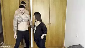 los hermanos bud se turnan para follarse a su prima arabe hiba hakimi y la hacen doble penetracion