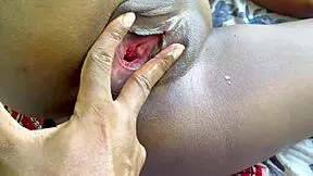 Индијска тинејџерка 18+ јаше велики црни курац мокром пићком