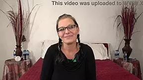 me follo el coño virgen de mi hermanastra con mi gran polla hasta correrme en sus tetas