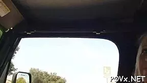 this seductive girlfriend perfectly mixes cock-riding and oral 😏