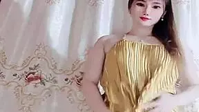 viet teen 18+ shows off sexy moves in bigo dance video