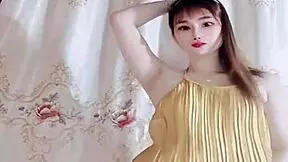 viet teen 18+ shows off sexy moves in bigo dance video