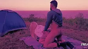 Punheta apertada pós-orgasmo da meia-irmã gozada gostosa