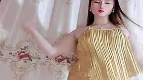 viet teen 18+ shows off sexy moves in bigo dance video