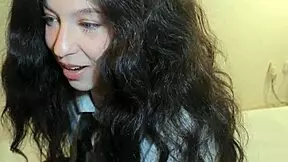 Quick banging with curvy schoolgirl before parents arrive