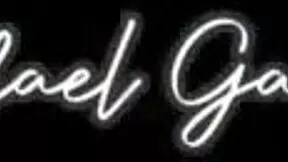 मैंने बीच पर मिली टैटूड ब्रूनेट की टाइट चूत फक की