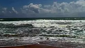 우타란20의 뜨거운 삼썸, 데시 퀸이 젖은 채로 타다!