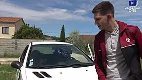 Il Baise Une Jeune Inconnue Dans Un Champs