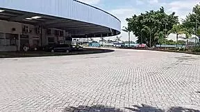 Vazou na net novinha de 18 anos é flagrada chupando ator porno no ônibus