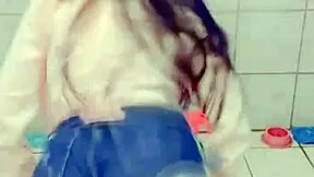 Novinha egirl teases with seductive ass shaking