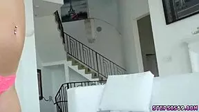 내 계여동생 체육관에서 큰 자지 애널 당하는 거 봤어