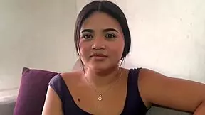 My stepsister arrives from a trip after a long time without seeing her I like how she looks now