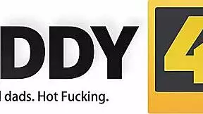 daddy4k anciano con canas logra seducir a una adorable jovencita