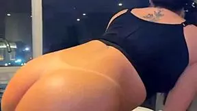 Gostosa twerks in bathtub then cums on bed calling for hard fuck
