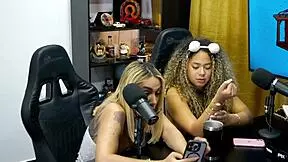 A NOVINHA SAFADA SHOWED HER ASS AND WINKED AT THE CAMERA, WHAT DOES SHE DESERVE?!