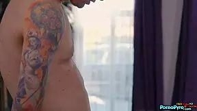 She sits for a face session before allowing hole fucking in homemade setting.