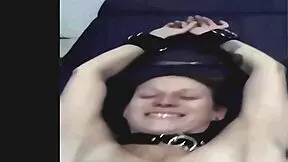 Hart gefickt, angespuckt und geohrfeigt in dieser homemade bdsm session mit blowjob und humiliation.