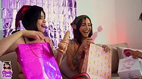 Har du gått med i julklappsfest med Jade och Alina?