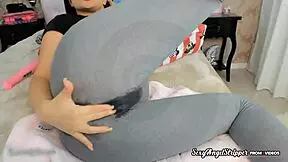 hot latina squirts creamily in leggings! hypnosis makes you cum!