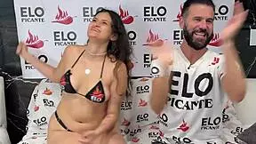 سيلفي أبو تتحدى بصدرها الكبير في مقابلة كاستينغ كولومبي