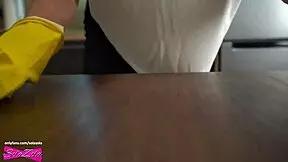 Velike joške rjavolaska najstnica 18+ trdo pofukana po čiščenju stanovanja