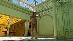 diana rius klemmer varme pupper under vann