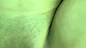 hermosa joven chupa verga