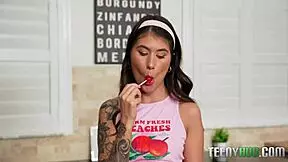 Tight pussy Braylin sucks cock and gets face-covered