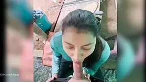 Am plătit-o pe această tânără 18+ din fermă din Columbia să-mi sugă pulă pentru bani